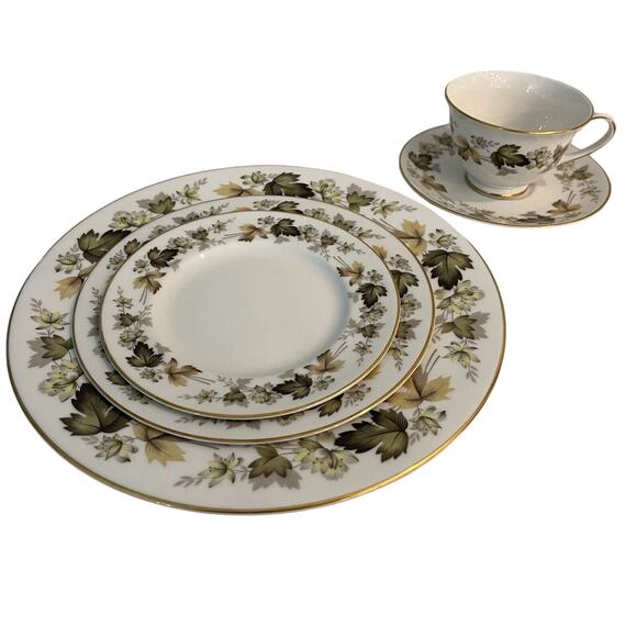 Royal Doulton 5Pc PLACE SETTING LARCHMONT Dinner Plate Salad Bread Cup & Saucer - Picture 1 of 10